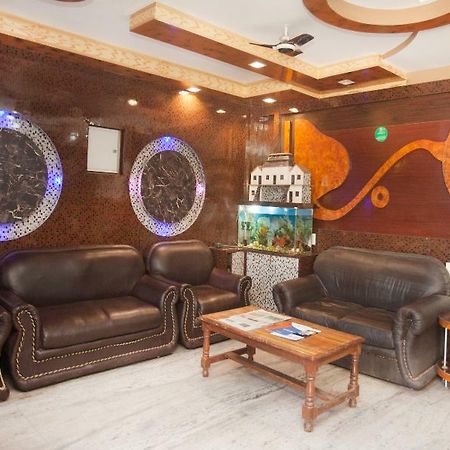 Oyo 343 Pop Life Hotel Banke Extérieur photo