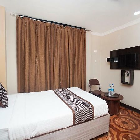Oyo 343 Pop Life Hotel Banke Extérieur photo