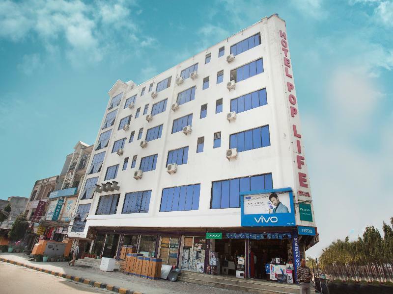 Oyo 343 Pop Life Hotel Banke Extérieur photo