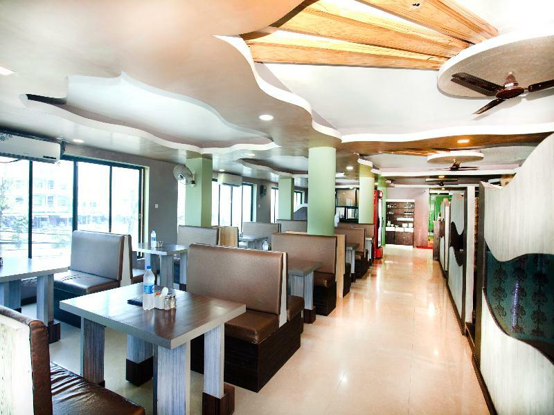 Oyo 343 Pop Life Hotel Banke Extérieur photo